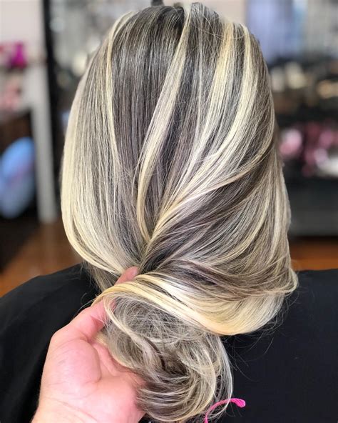 Luzes platinadas: 65 inspirações para todos os tipos de cabelo.